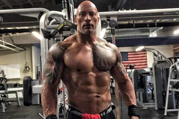 ¿Cuánto peso es capaz de levantar The Rock?