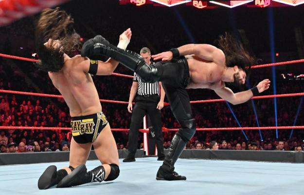 Rollins habla de una posible revancha con un luchador de WWE NXT
