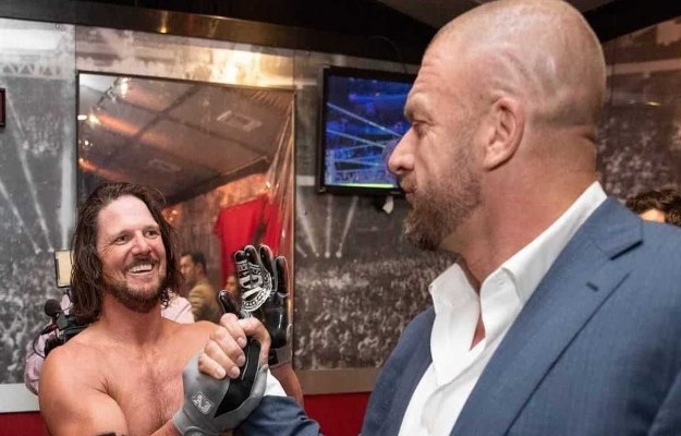 AJ Styles trató de sacar a Triple H de su retiro