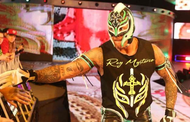 Ex-WWE cree que Rey Mysterio debería salir de la programación