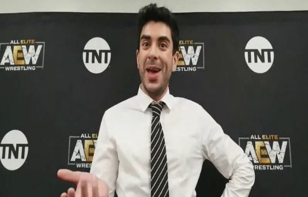 Ex escritor de WWE analiza el manejo de Tony Khan en AEW