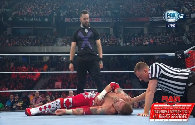 Finn Balor ataca a Edge WWE RAW