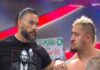 Cody Rhodes confronta a Roman Reigns en WWE RAW