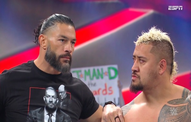 Cody Rhodes confronta a Roman Reigns en WWE RAW