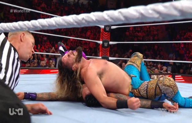 Seth Rollins retiene el título mundial pesado en WWE RAW