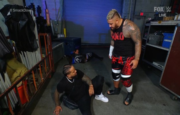 Solo Sikoa ataca a AJ Styles