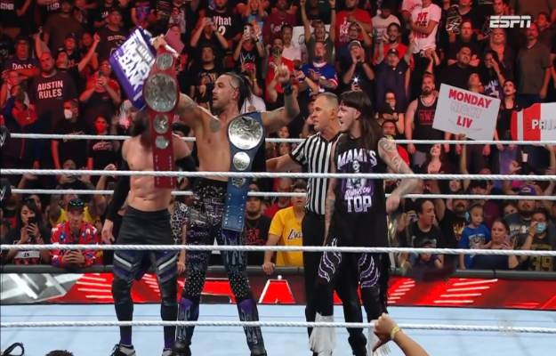 The Judgment Day retiene los títulos en pareja indiscutibles en WWE RAW
