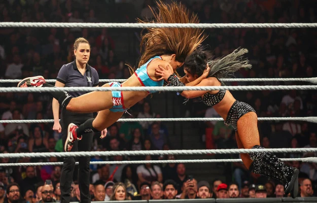 Nikki Bella Roxanne Perez WWE Raw