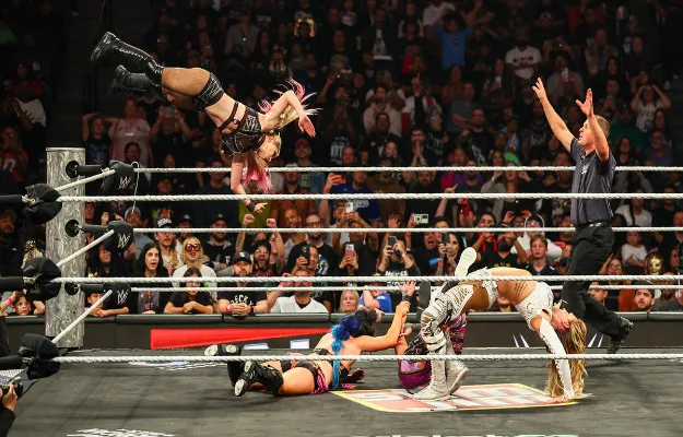 Alexa Bliss Charlotte Flair WWE Raw