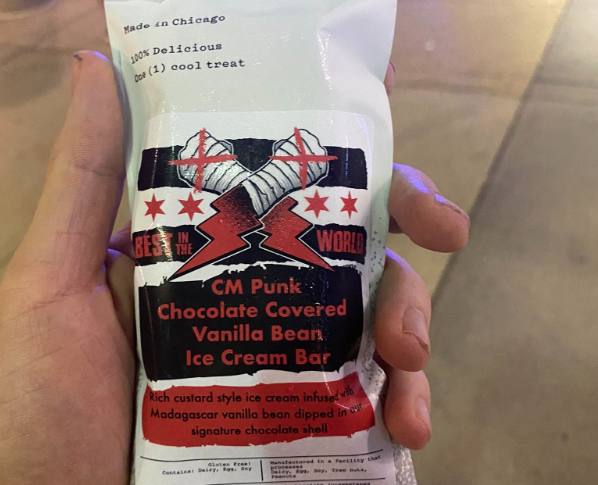 AEW reparte helados de CM Punk y los fans venden los envoltorios en Ebay