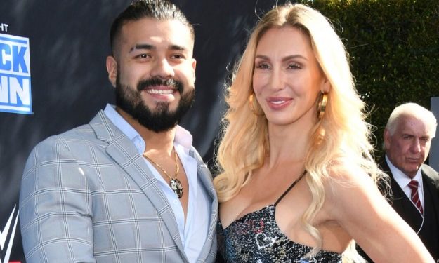 Andrade y Charlotte Flair