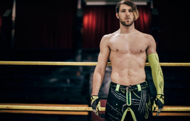 Angelico firma con AEW