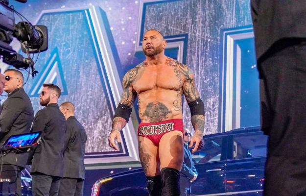 Batista insinúa que Rhea Ripley está copiando su entrada en WWE