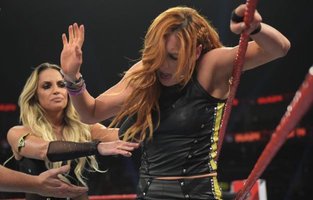 Becky Lynch está "lista para hacerlo" si Trish Stratus quiere enfrentarla