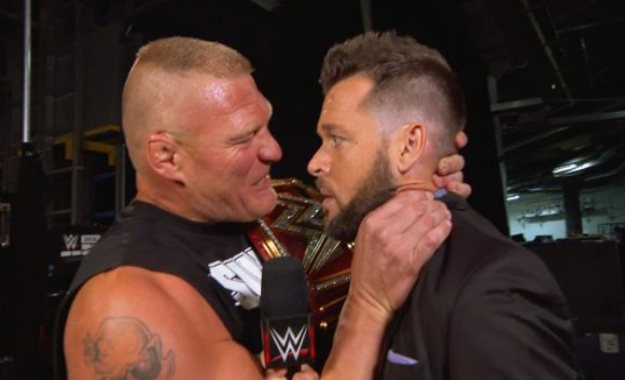 Brock Lesnar atacó a Mike Rome al acabar WWE RAW