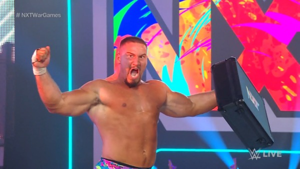Bron Breaker gana la ventaja para su equipo en NXT War Games