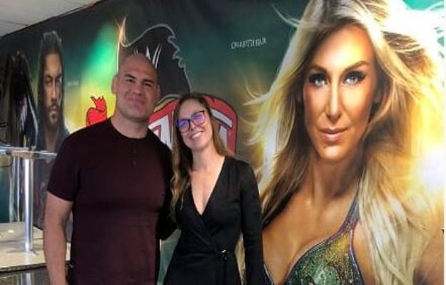 Caín Velazquez y Ronda Rousey de visita en en sede de WWE
