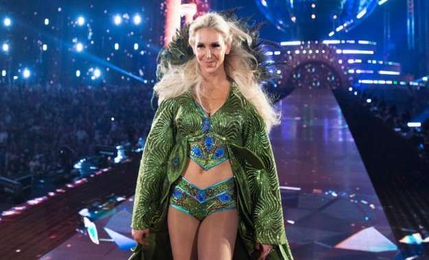 Charlotte Flair está decepcionada por no enfrentar a Lita o Trish Stratus en WWE Evolution