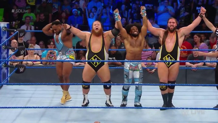 Heavy Machinery y New Day derrotan a Daniel Bryan, Rowan, KO y Sami Zayn en WWE SmackDown Live