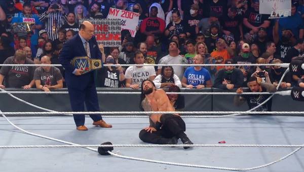 Las cuerdas del ring de WWE colapsan en pleno combate