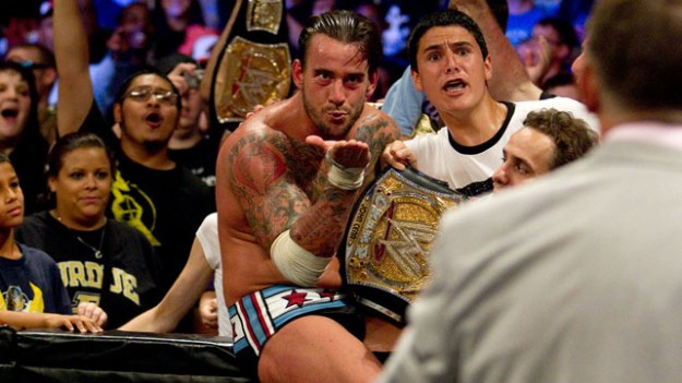 Leyenda responde las declaraciones de Roman Reigns sobre CM Punk