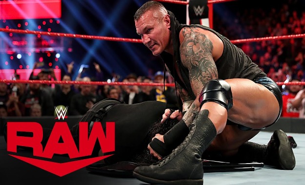 Matt Hardy es atacado por Randy Orton en WWE RAW
