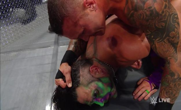 Randy Orton ataca a Jeff Hardy en su revancha ante Nakamura
