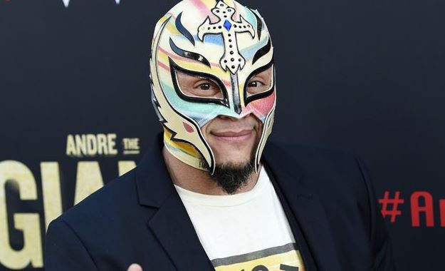 WWE noticias Rey Mysterio habría firmado un nuevo contrato con WWE