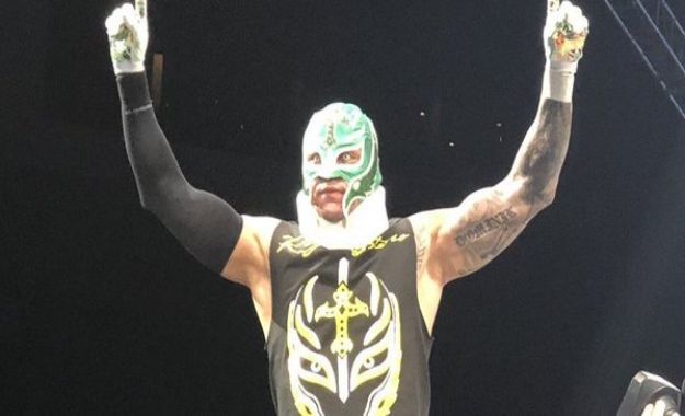 Rey Mysterio llevó un collarín en WWE Starrcade 2018