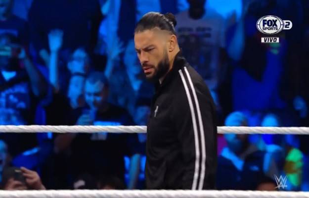 Roman Reigns causa la derrota de The Usos