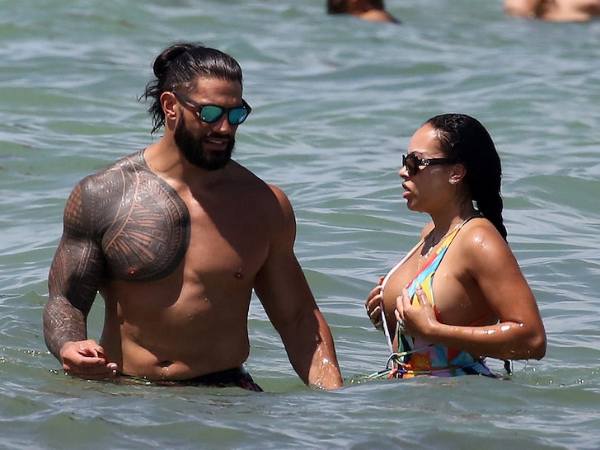 Roman Reigns disfruta de sus vacaciones en las playas de Miami - TMZ