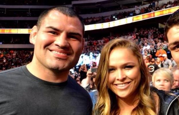 Ronda Rousey defiende a Caín Velásquez tras su incidente