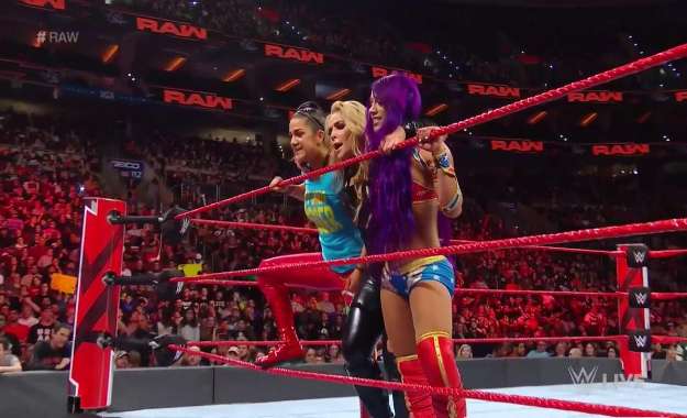 Sasha Banks hace su regreso en Monday Night Raw
