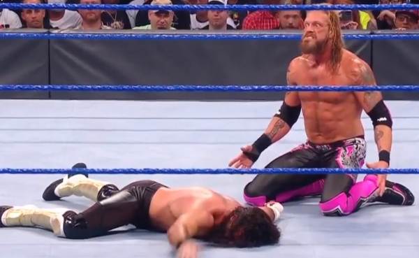 Seth Rollins derrota a Edge en el WWE Super Smackdown