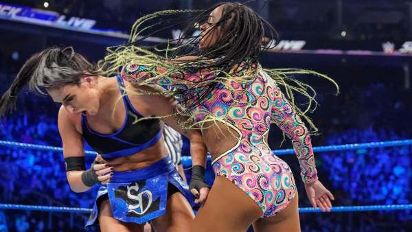 Sonya Deville vs. Naomi confirmado para la próxima semana en SmackDown
