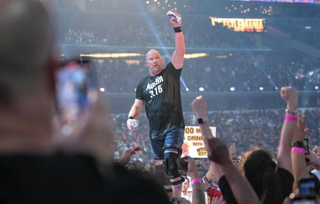 Stone Cold revela por qué bebió tanta cerveza en WrestleMania 39