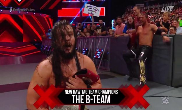 Team B nuevos campeones por pareja de WWE RAW en Extreme Rules