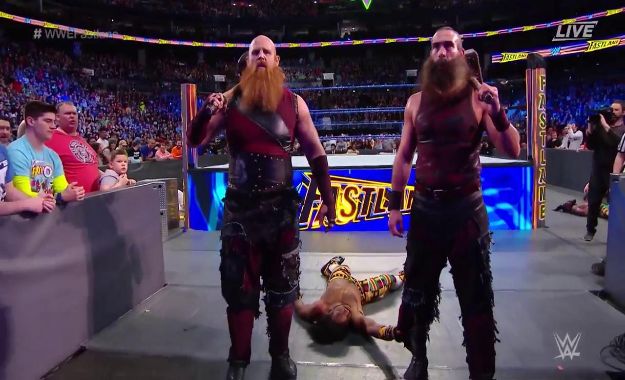 The Blugdeons Brothers intervienen en el combate por parejas en WWE Fastlane