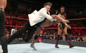 The Miz ataca a Jason Jordan en RAW