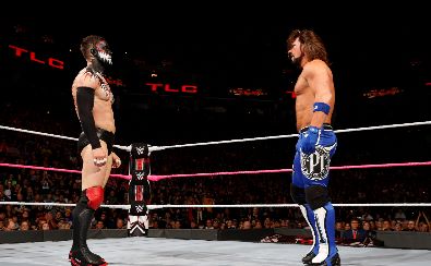 Resultados WWE RAW 233 desde el Barclays Center, New York  WWE-Finn-AJ-Styles