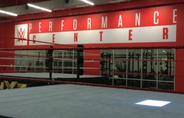 SmackDown en el WWE Performance Center WWE Noticias
