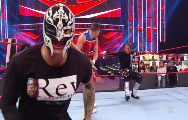 WWE RAW_ Dominik Mysterio derrota Murphy en un combate Street Fight