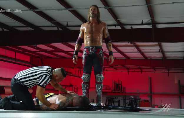 WWE WrestleMania 36: Edge derrota a Randy Orton