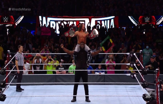 WrestleMania 37_ AJ Styles y Omos son los nuevos campeones por parejas de WWE RAW