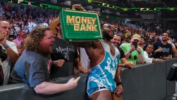 ¡Big E planea canjear su maletín Money in the Bank esta noche en WWE RAW! ¡Big E planea canjear su maletín Money in the Bank esta noche en WWE RAW!