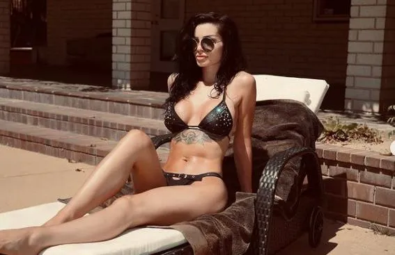 ¿Cuándo termina el contrato de Paige con WWE?