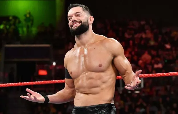 ¿Rhea Ripley como guardaespaldas de Finn Balor?
