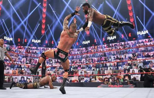 053_RAW_04262021EJ_17341--c2e18fefe01db54eaecfaaf611c3add2 El límite de RKBros en WWE Raw