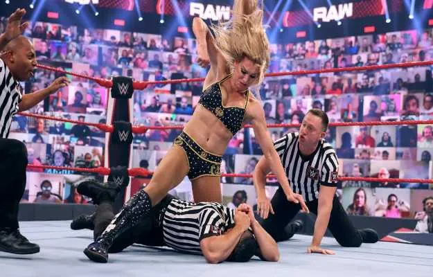072_RAW_04192021JG_14674--400240bc16994ee298bc0d33a4ea58df La justicia de Charlotte Flair en WWE Raw