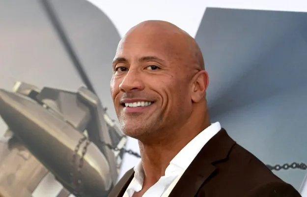 Campeona de WWE quiere hacer cine con Dwayne 'The Rock' Johnson